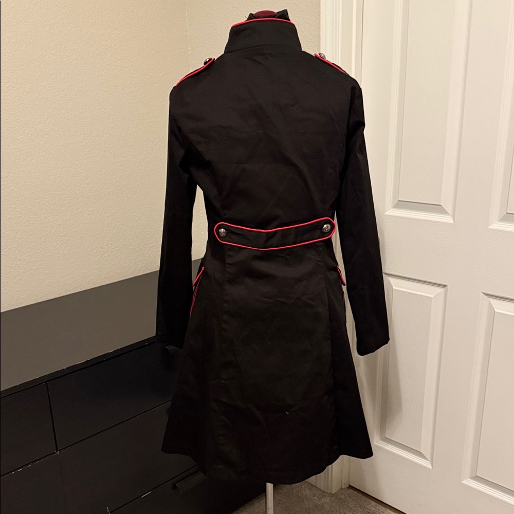 Elegant Black Trench Coat with Red Accents - Picture 3 of 6
